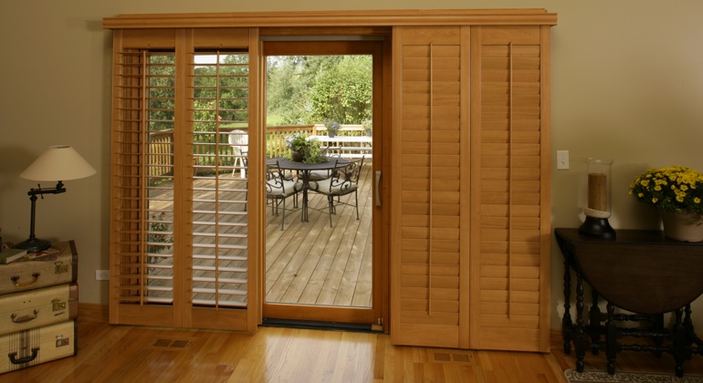 Honolulu wood shutter sliding door